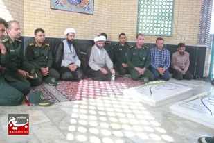 عطر افشانی قبور مطهر شهدای گمنام توسط کارکنان سپاه تنگستان وامام جمعه شهر اهرم