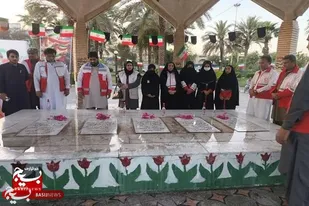 غبارروبی و عطرافشانی مزار مطهر شهدای به مناسبت هفته هلال احمر و بسیج سازندگی در ایرانشهر