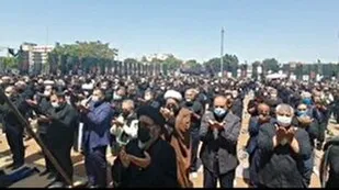 اقامه نماز ظهر عاشورا در مصلی امام (ره) تبریز