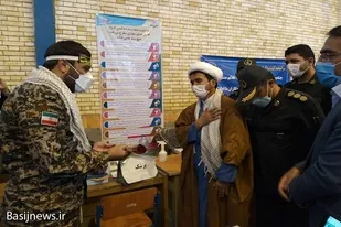 بازديد فرمانده ناحیه مقاومت بسیج سپاه زاهدان از مرکز واکسیناسیون استقلال
