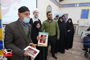 فرزندان جانباز روستازاده پاشاکی مدال&zwnj;های بین&zwnj;المللی خود را تقدیم والدین شهیدان شفیع&zwnj;آبادی کردند