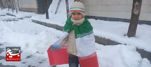 بارش برف و سرما هم نتوانست مانع حضورمردم در راهپیمایی ۲۲ بهمن شود