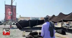 برپایی سیاه چادر در ورودی شهر خاش