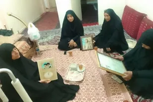 دیدار جمعی از خواهران بسیجی با خانواده معظم شهید حمیدرضا دهشیبی