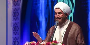 کارگران عمود خیمه تولید و معلمان عمود خیمه تربیت هستند