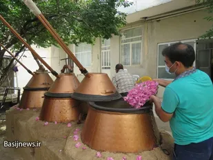 راه اندازی کارگاه اقتصاد مقاومتی با عطر معطر گلاب در شهرستان کمیجان