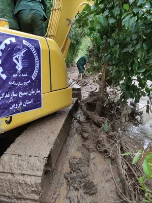 ادامه نهضت جهاد با حضور بسیجیان سپاه امام حسن مجتبی(ع) در مناطق سیل زده الموت شرقی