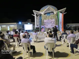 مراسم گرامیداشت هفته دفاع مقدس در جوار شهدای گمنام جزیره خارگ برگزار شد