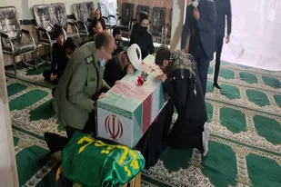 طواف پیکرشهید گمنام دفاع مقدس در پایگاه مقداد