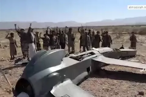 فیلم/ لحظه سرنگونی پهپاد پیشرفته سعودی