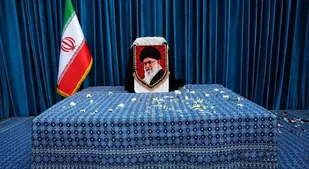 زیلویی که تا آخرین&zwnj;بدرقه همراه رهبر شهید ماند