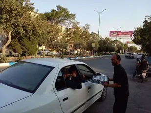 برپایی موکب پذیرایی به مناسبت فرارسیدن ایام دهه دوم محرم توسط بسیجیان