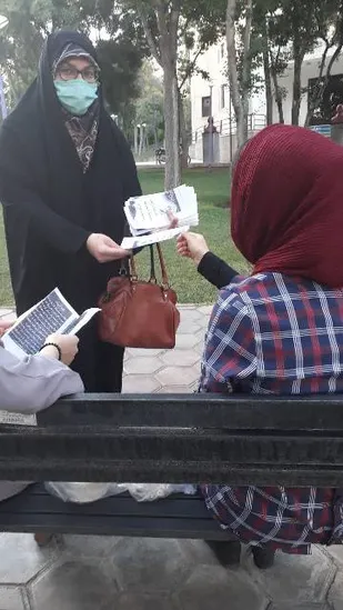 تجلیل از بانوان شهرکردی با اهدای گل