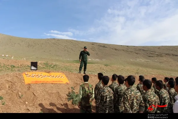 اردوی عملی آمادگی دفاعی و میدان تیر دانش آموزان در شهرستان بن/عکس: فاضل محمدی