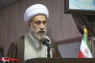 در بعد اجتماعی، اطاعت از ولی فقیه به عنوان راهبرد مهم امر به معروف و نهی از منکر دنبال شود