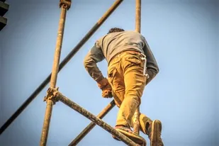 جوان همدانی بر اثر سقوط از داربست جان باخت