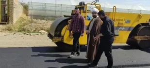 بازدید امام جمعه پیشوا از روند پروژه آسفالت جاده روستای طارندین