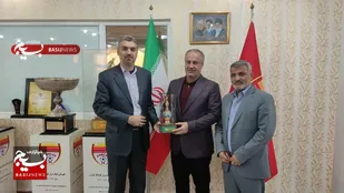 فرمانده حوزه &nbsp;مقاومت بسیج شهید بقایی با مدیرعامل باشگاه فولاد خوزستان دیدار کرد