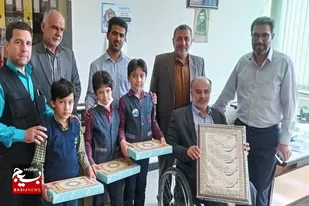 دیدار جمعی از دانش آموزان دبستان پسرانه خردورز هدایت با مشاور استاندار همدان