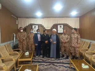 دیدار باامام جمعه شهرستان آران وبیدگل توسط فرمانده ورزمندگان گردان ۱۱۷ امام حسین علیه السلام