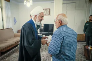دیدار مسئول دفتر نمایندگی ولی&zwnj;فقیه در سپاه کربلا با خانواده سرباز شهید مهرداد زادسر