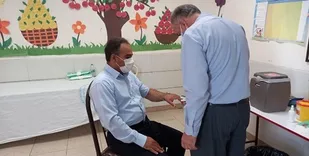 محدودیتی برای واکسیناسیون تمام معلمان نداریم