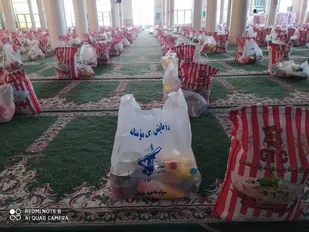 یازده هزار ۲۲۹بسته معیشتی درقالب کمک مومنانه بین نیازمندان شهرستان میناب توزیع گردید.