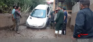 ضرورت حضور نیرو&zwnj;های جهادی و دستگاه&zwnj;های امدادی برای کمک رسانی به سیل زدگان/ جهادگران سپاه ساوجبلاغ در روستای سیل زده ناریان حضور یافتند