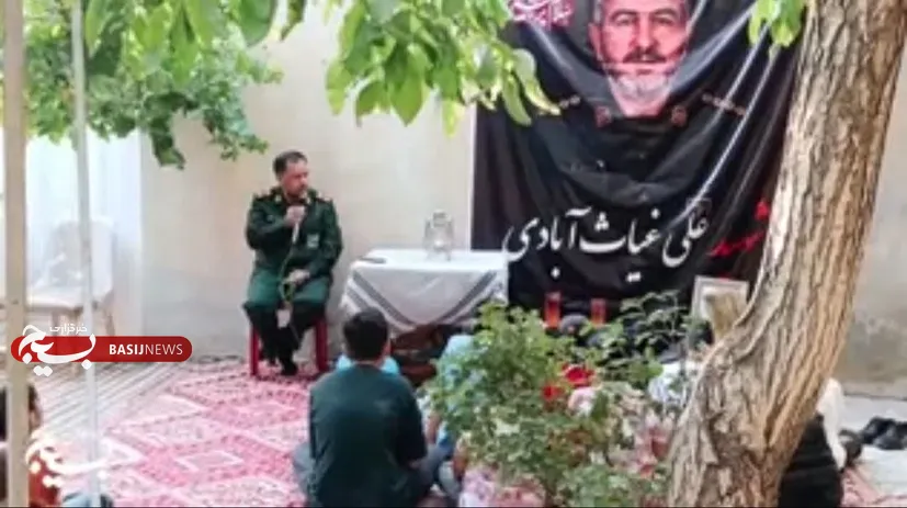 یادواره خانگی شهید علی غیاث‌آبادی و دیدار نوجوانان با خانواده شهید در فراهان