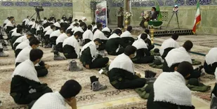 پوشیدن لباس پاسداری دانش آموختگان دانشگاه حضرت بقیة&zwnj;الله(عج) در حرم بانوی کرامت