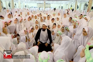 جشن تکلیف ۱۰۰۰ نفر از دختران دانش آموز همدانی