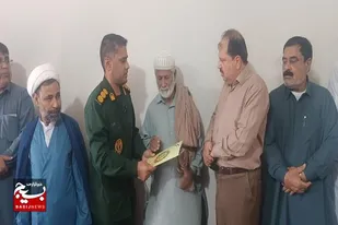 دیدار فرمانده سپاه چابهار از خانواده شهید اهل سنت