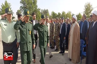 برگزاری صبحگاه مشترک نیروهای نظامی و انتظامی و بسیجیان در نهاوند