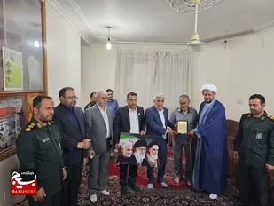 دیدار فرمانده سپاه عسلویه با خانواده شهید رجب بیدخونی