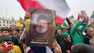 اجتماع عظیم ضد صهیونیستی زائران و مجاوران حرم مطهر رضوی در میدان شهدای مشهد