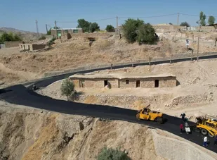 زیرسازی و آسفالت معابر روستای حسن آباد دوراب اندیکا