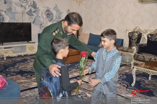 بدرقه فرزندان سردار شهید &laquo;سعید مجیدی&raquo; به مدرسه