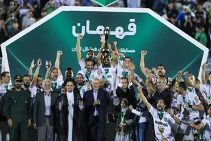 خیبر خرم&zwnj;آباد جام قهرمانی لیگ آزادگان را بالای سر برد