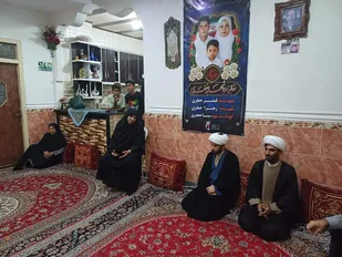 مسئول نمایندگی ولی فقیه در سپاه قشم با خانواده شهیدان جعفری دیدار کرد