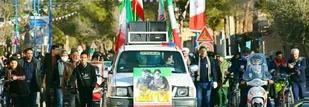 یزد / همایش پیاده روی خانوادگی به مناسبت فرارسیدن دهه مبارک فجر در میبد