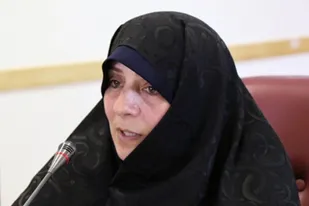 هدیه کتب حجاب و عفاف در حاشیه جشنواره الگوی سوم زن ایرانی اسلامی