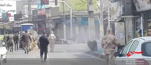 ضدعفونی معابر و اماکن پرتردد محمودآباد توسط سپاه+ تصاویر