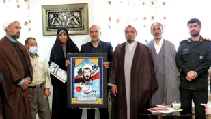 دیدار مسؤل دفتر نمایندگی ولی فقیه سپاه استان خراسان شمالی با خانواده سردار روحانی شهید حسن محقر