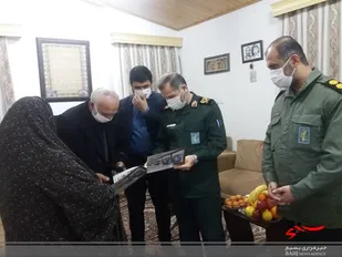 دیدار فرمانده سپاه کربلا با خانواده شهیدان جعفری در عباس آباد