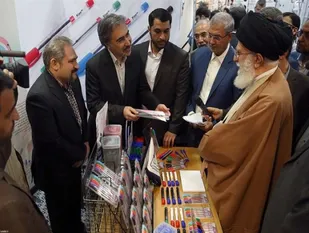 بازدید دو و نیم ساعته امام خامنه ای از نمایشگاه کالای ایرانی