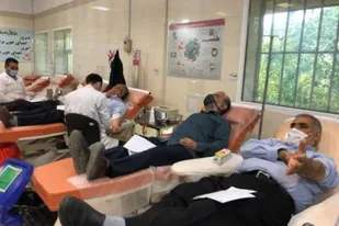 اهداء خون توسط پیشکسوتان بسیجی نیرو&zwnj;های مسلح قم در آستانه سالروز ورود آزادگان