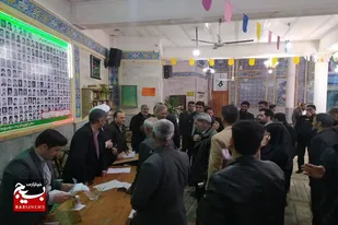 میز خدمت دادگستری اسدآباد در مسجد جامع برگزار شد