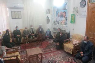 از خانواده شهدای مدافع حرم کازرون تجلیل به عمل آمد