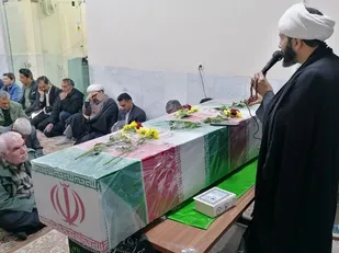 تشییع پیکر پاک یک شهید گمنام 8 سال دفاع مقدس در شهرستان تیران وکرون
