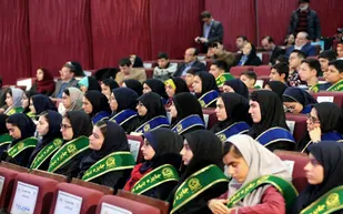 اهدای جایزه البرز به دو دانش آموز نخبه خراسان رضوی